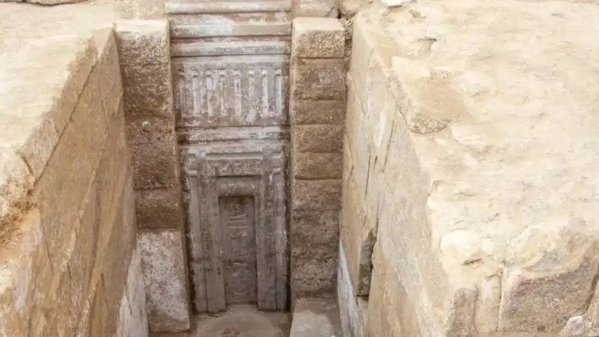 Archaeologists are astonished by a gigantic pink granite door discovered in an Ancient Egyptian tomb