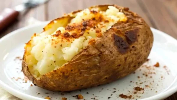 No oven or stove: the chefs’ magic trick to bake a potato in under 10 minutes